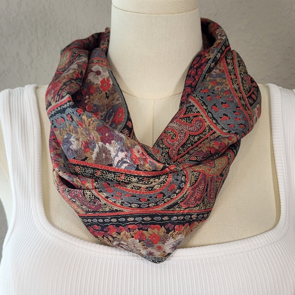 None Accessories - Elegant Red and Black Paisley Wrap Scarf